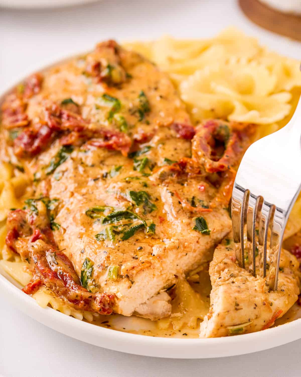 One Pan Creamy Tuscan Chicken 30 Minute Meal The Chunky Chef