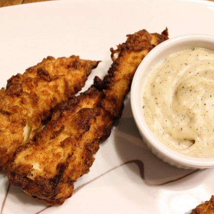 Tiras de frango frito, suculento e tenro... qualidade de restaurante, mas feitas na sua própria cozinha