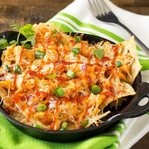 https://www.thechunkychef.com/wp-content/uploads/2016/01/Oven-Baked-BBQ-Chicken-Pizza-Nachos-Featured-500x500.jpg