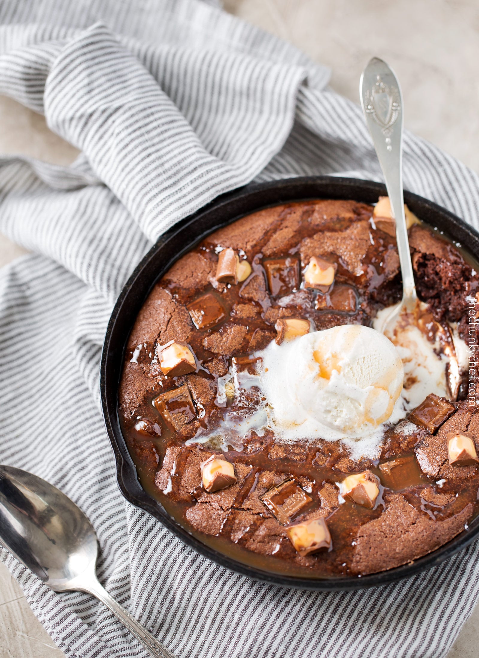 Rolo-Stuffed Skillet Brownie - The Chunky Chef