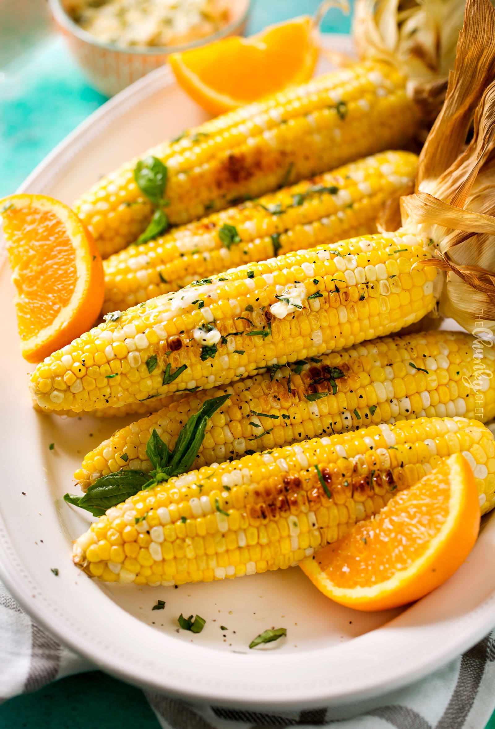 Oven Roasted Corn on the Cob | This foolproof method for cooking corn on the cob is easy, perfect for any kind of weather, and produces the juiciest, perfectly cooked ears of corn ever! | http://thechunkychef.com
