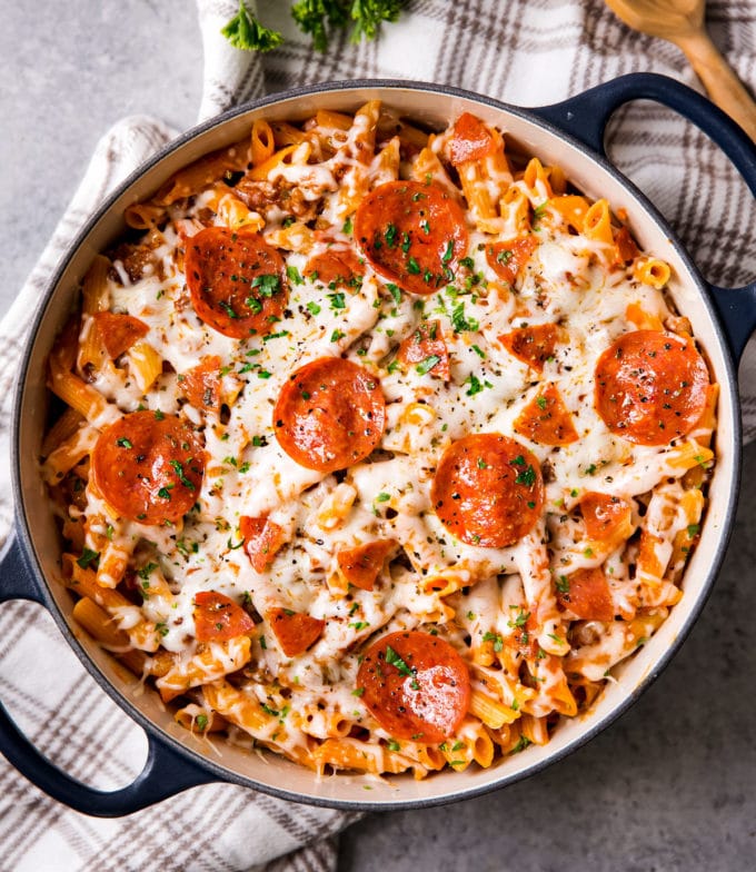 Cheesy Deluxe Pizza Pasta (one pot pasta) - The Chunky Chef