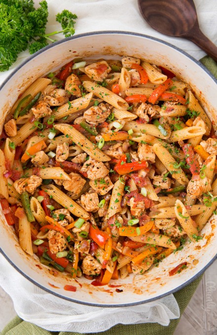 One Pot Chicken Fajita Pasta - The Chunky Chef