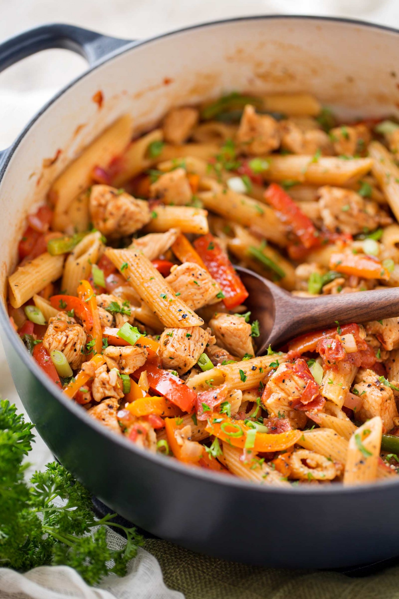 One Pot Chicken Fajita Pasta - The Chunky Chef