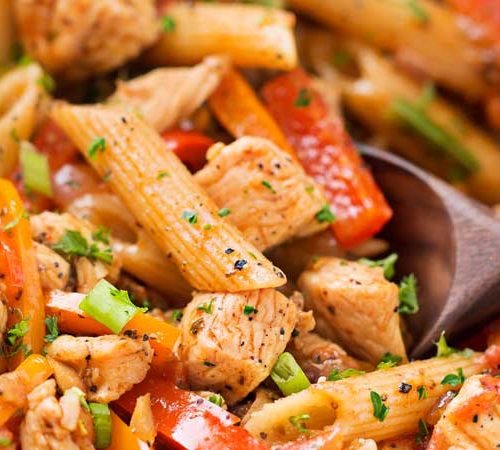 One Pot Chicken Fajita Pasta - The Chunky Chef