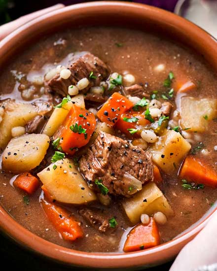https://www.thechunkychef.com/wp-content/uploads/2018/01/Crockpot-Beef-Barley-Soup-feat.jpg