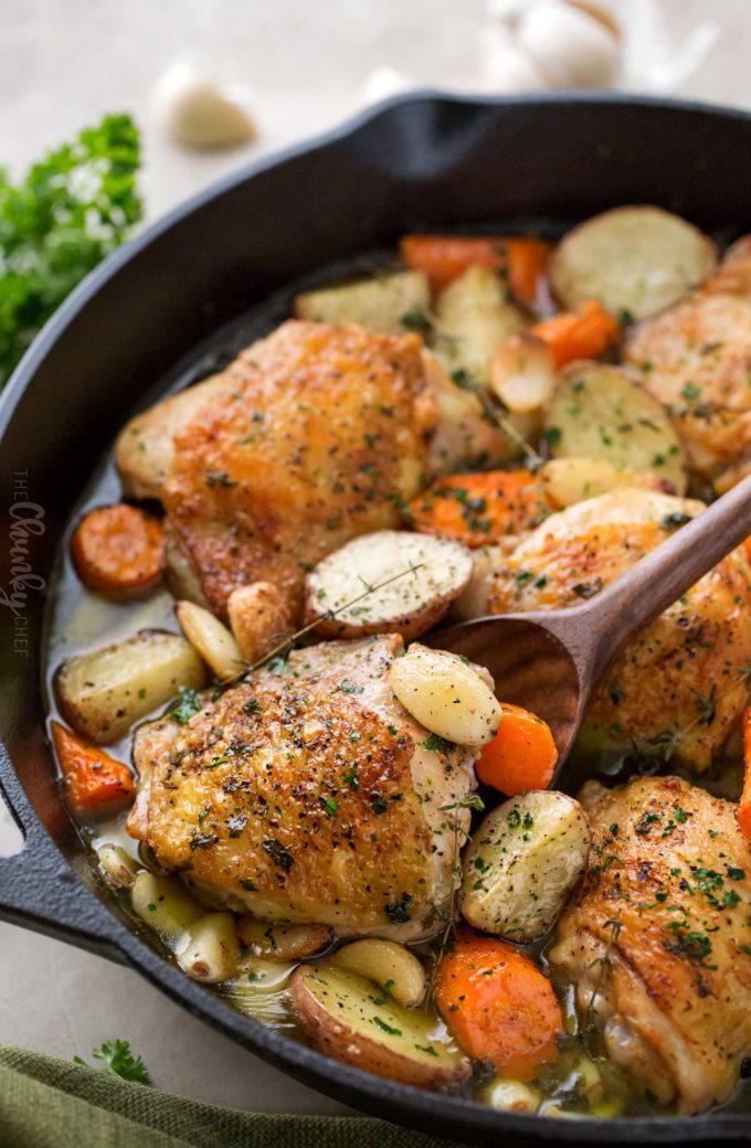 One Pan Roasted Chicken And 40 Cloves Of Garlic - The Chunky Chef