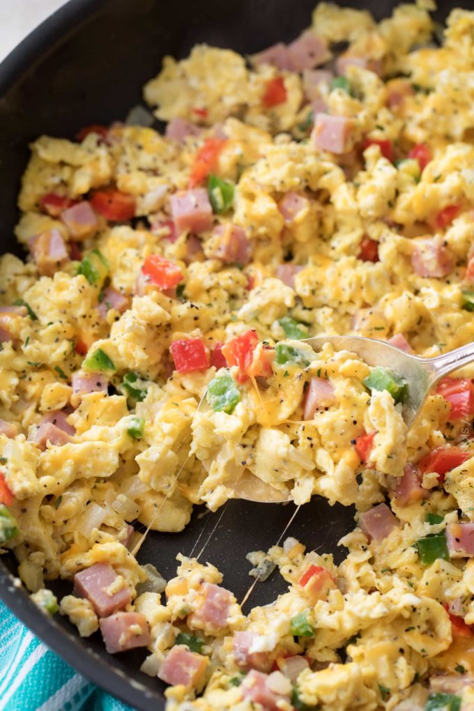 Denver Omelet Scrambled Eggs Skillet - The Chunky Chef