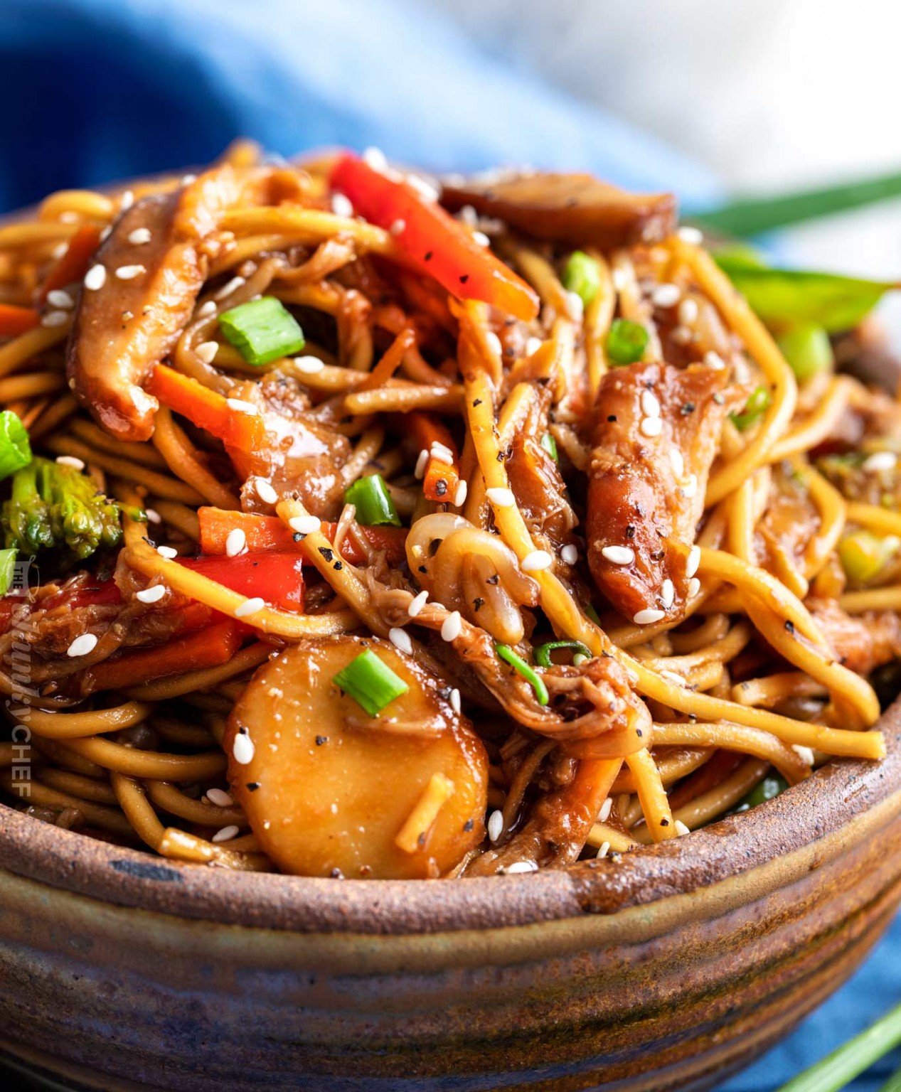 Easy Crockpot Chicken Lo Mein - The Chunky Chef