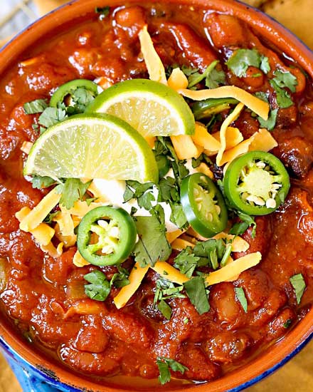 https://www.thechunkychef.com/wp-content/uploads/2019/09/Instant-Pot-3-Bean-Vegetarian-Chili-feat.jpg