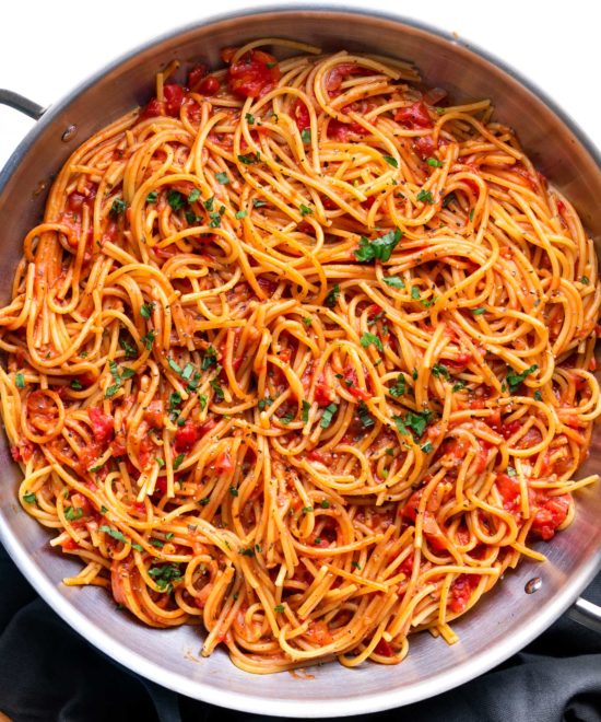 One Pot Spaghetti (ready in 30 minutes or less!) - The Chunky Chef