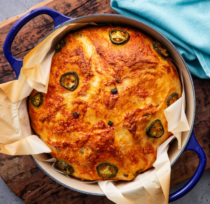 https://www.thechunkychef.com/wp-content/uploads/2020/04/Jalapeno-Cheddar-Dutch-Oven-Bread-pot-680x661.jpg