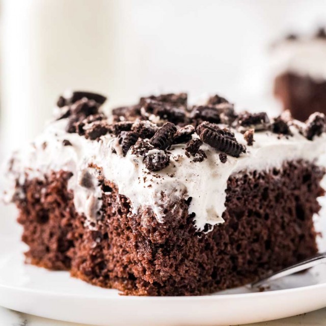 Oreo Poke Cake (make ahead dessert) - The Chunky Chef