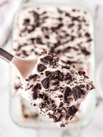 Oreo Poke Cake (make ahead dessert) - The Chunky Chef