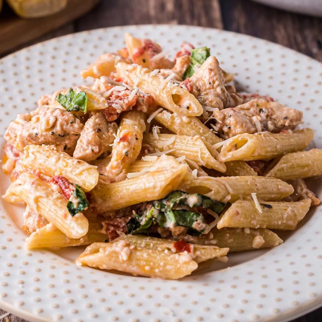 Creamy Sun Dried Tomato Chicken Pasta The Chunky Chef