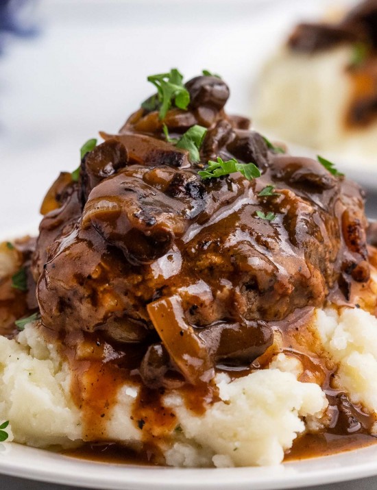 Salisbury Steak (one pan recipe) - The Chunky Chef