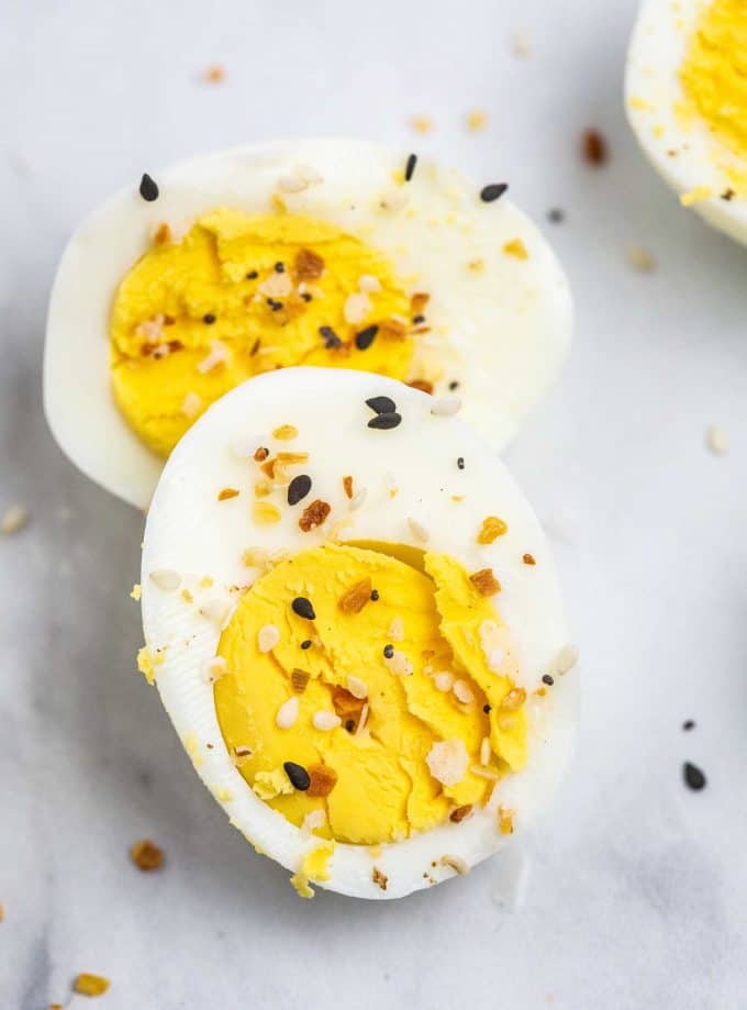 https://www.thechunkychef.com/wp-content/uploads/2021/03/Instant-Pot-Hard-Boiled-Eggs-6-680x919.jpg