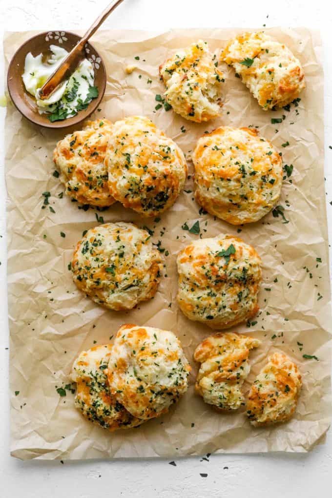 https://www.thechunkychef.com/wp-content/uploads/2021/04/Copycat-Cheddar-Bay-Biscuits-6-680x1020.jpg