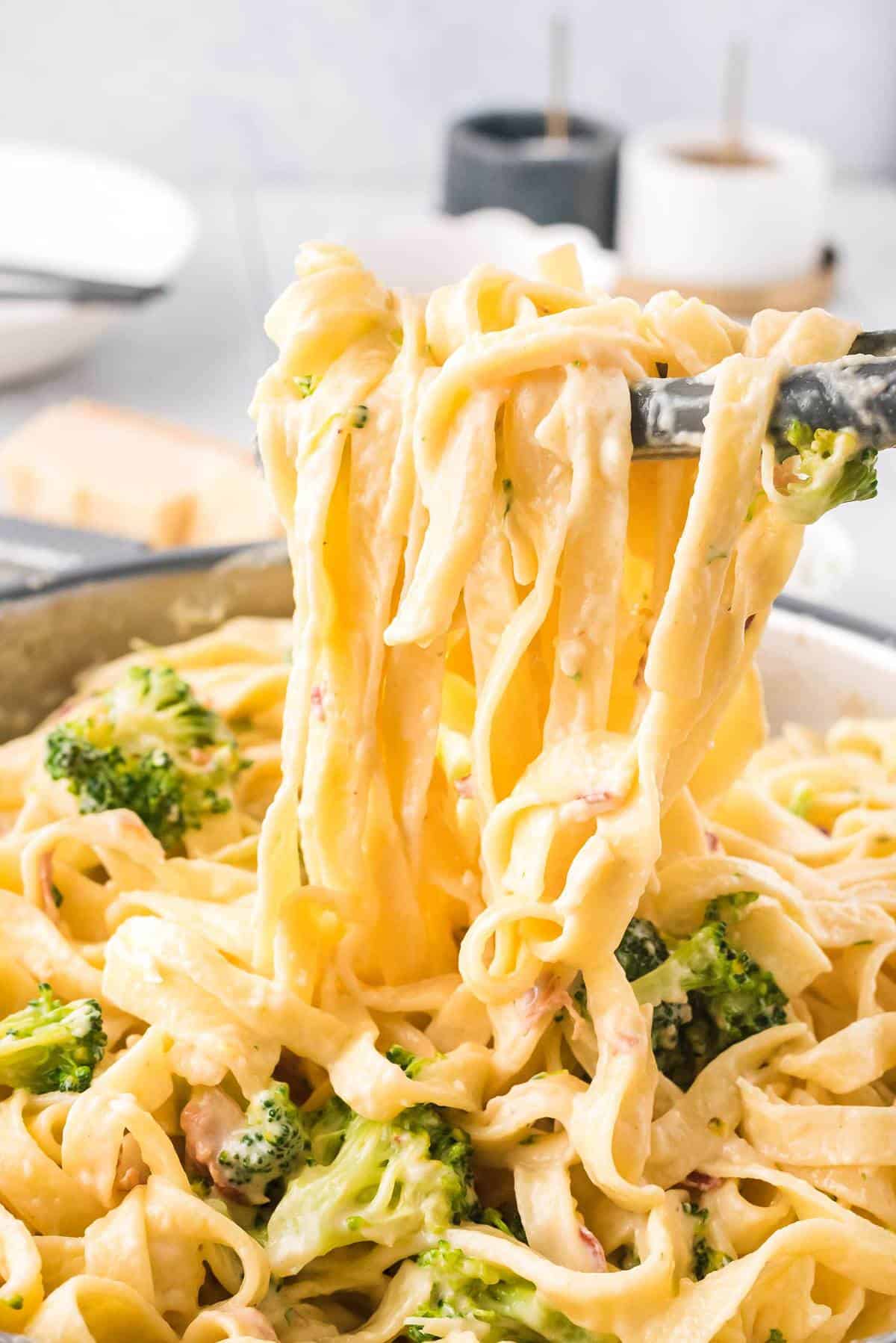 Bacon and Broccoli Chicken Alfredo - The Chunky Chef