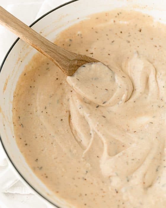 Creamy Peppered White Gravy - The Chunky Chef