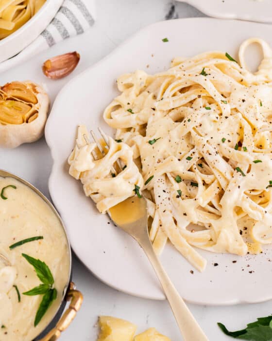 Roasted Garlic Alfredo Sauce The Chunky Chef 0277