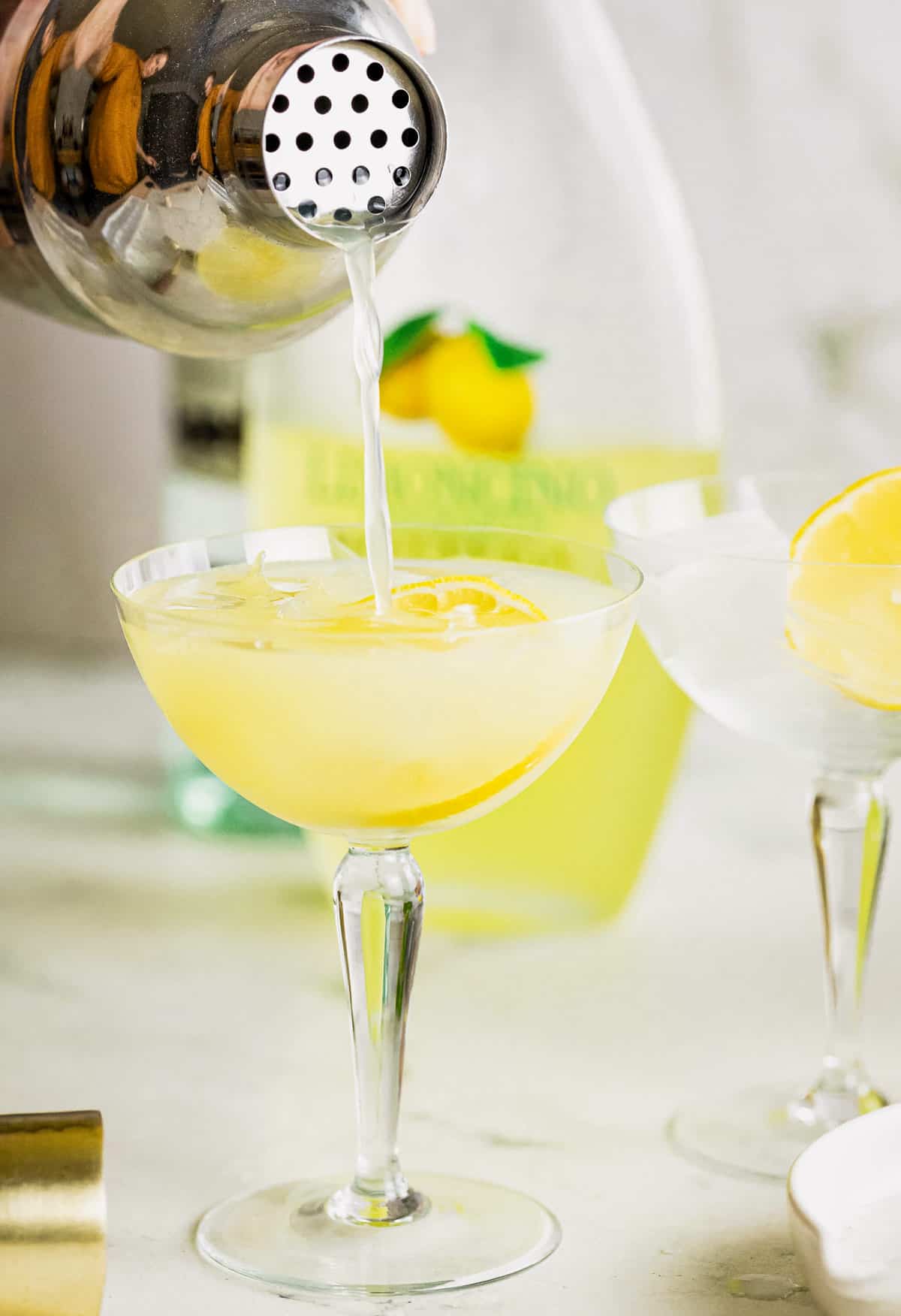 Tangy Limoncello Cocktail Recipe - The Chunky Chef