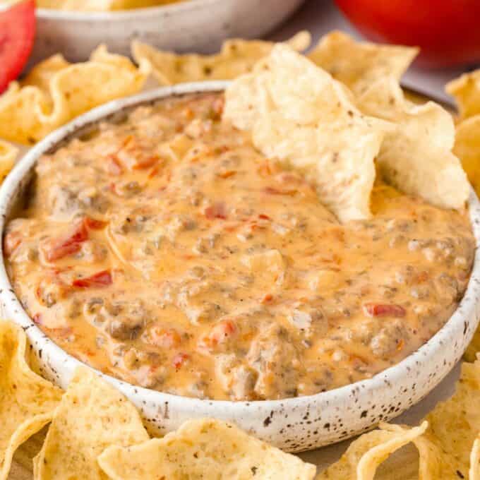 https://www.thechunkychef.com/wp-content/uploads/2023/11/Cheesy-Sausage-Dip-with-Rotel-recipe-card-680x680.jpg