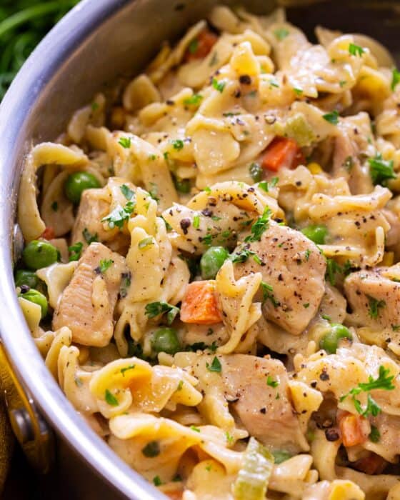 Creamy Chicken Pot Pie Pasta - The Chunky Chef