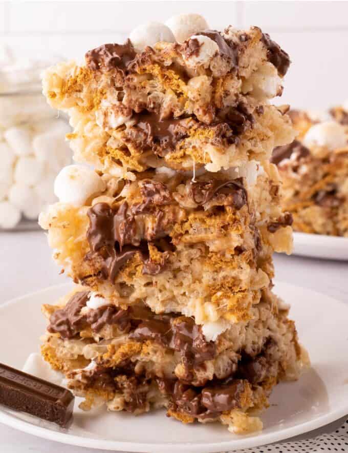 These gooey s'mores rice krispie treats are such an easy and fun to make dessert. This version is actually baked for just a few minutes to get the marshmallows on top nice and toasty, and the chocolate bars melted, just like a campfire s'more!